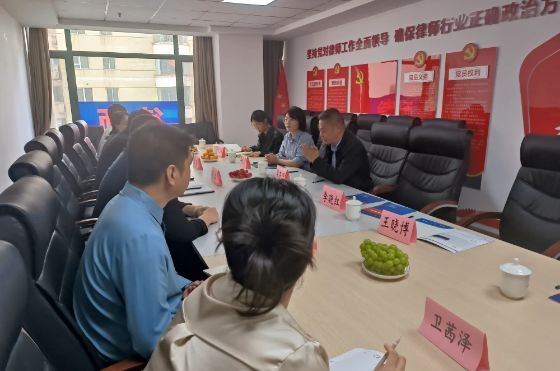 醫(yī)藥衛(wèi)生法律專業(yè)委員會(huì)主任李俊平、副主任柴查理、李廣成、王曉博及委員會(huì)秘書長(zhǎng)原藝?yán)俚群诵某蓡T