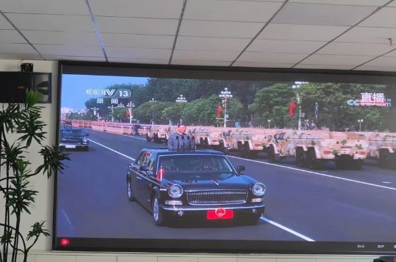 山西均鑫律師事務(wù)所共聚大屏，見證2025閱兵盛典